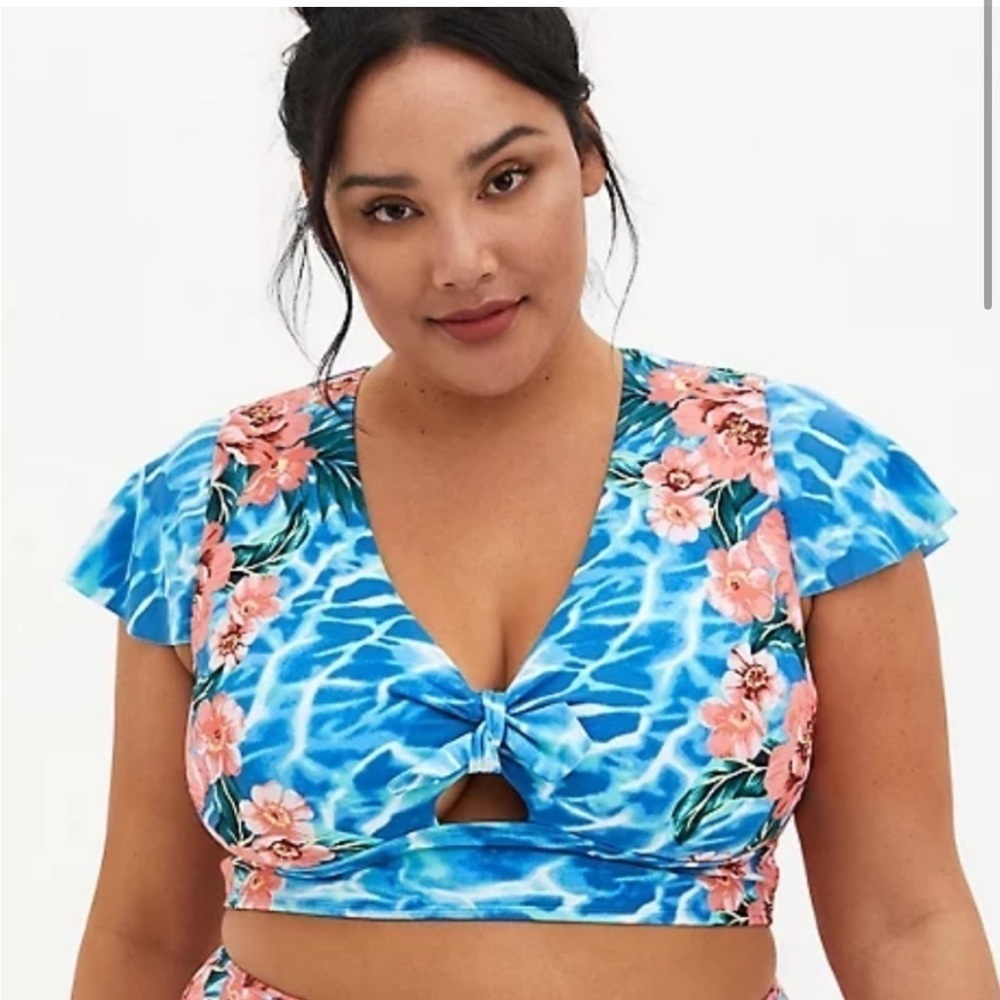 Torrid size 3 BLUE WATER FLORAL SLEEVE SWIM TOP